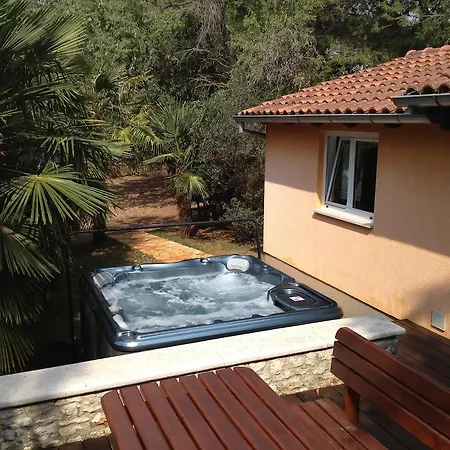 Casa de Férias Bellina With Jacuzzi Pula
